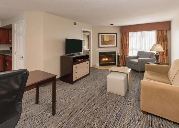Homewood By Hilton Chicago - Отель Шаамбург