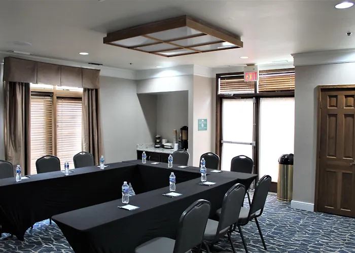 Hotel Homewood By Hilton Chicago - 3*